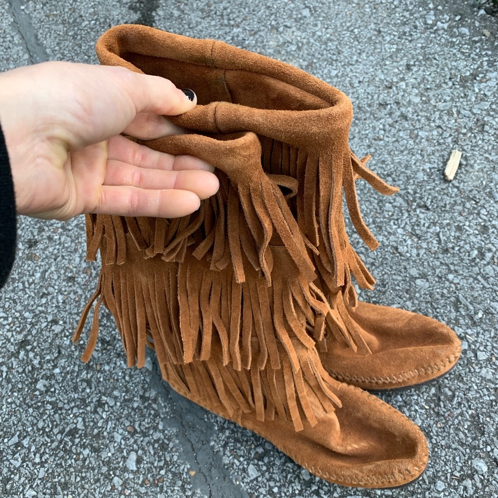 Size 8 Minnetonka fringe boots